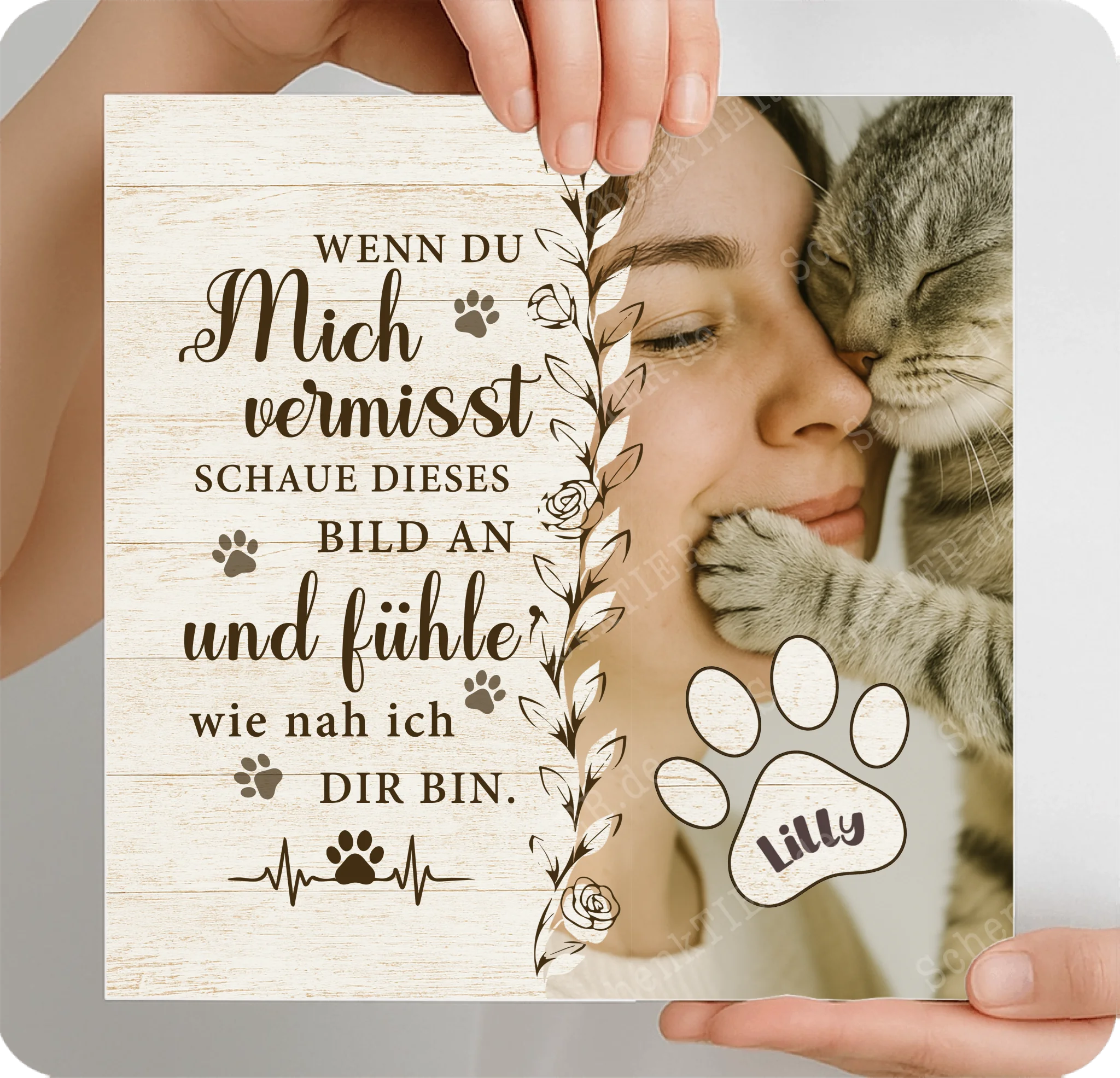 Poster 20 mal 20 Cm für Gedenkbild von Schenktier von links und rechts gehalten
