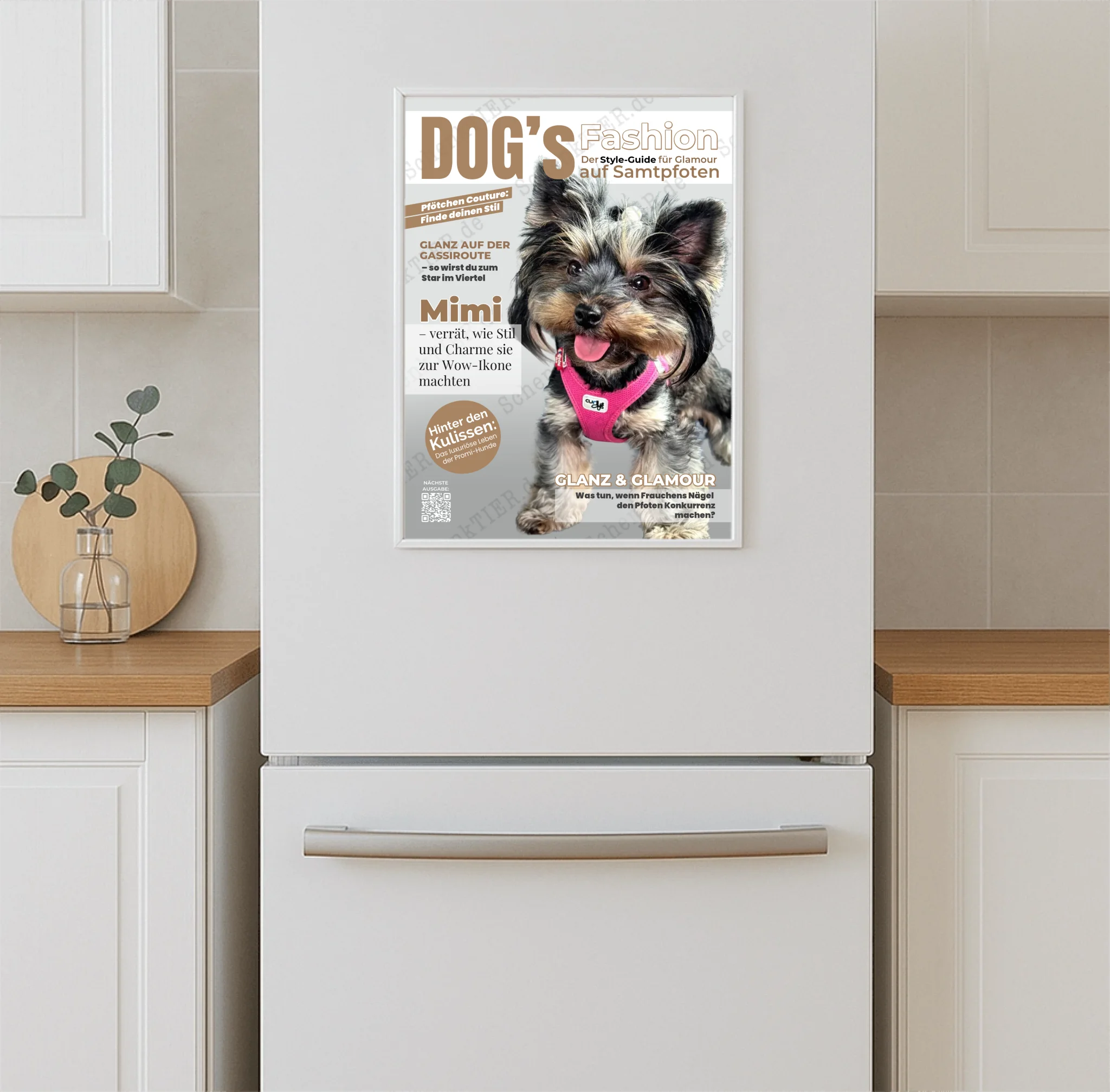 Poster 30 mal 40 hängt auf einem Kühlschrank